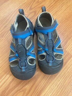 Keen Youth Size 1 Blue Waterproof Washable Water Sandals Shoes
